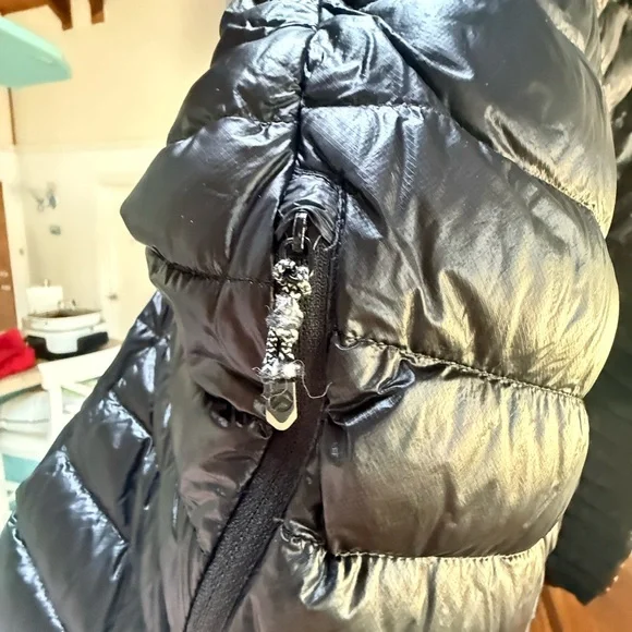 The North Face Shiny Black men’s Puffer Jacket - Picture 7 of 11